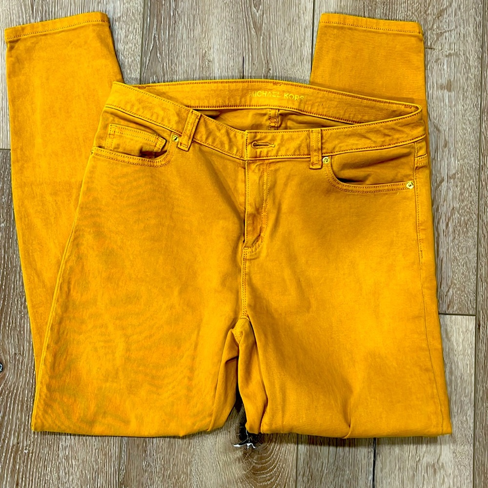 5-pocket Michael Kors mustard colored skinny jeans like new condition. Size 10.